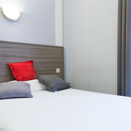 Panam Hotel Paris Gambetta- Place Gambetta-Mairie Du 20 Emme Eksteriør billede