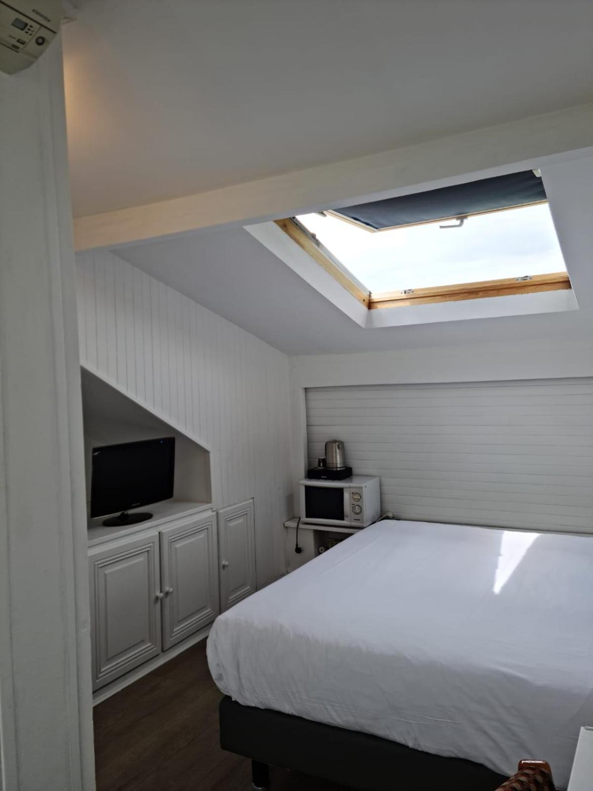 Panam Hotel Paris Gambetta- Place Gambetta-Mairie Du 20 Emme Eksteriør billede
