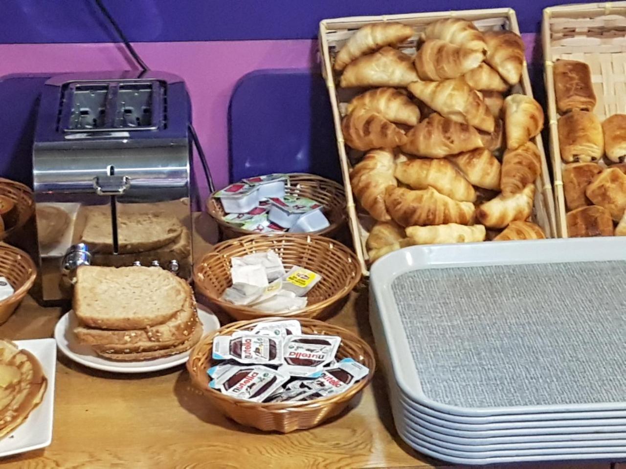 Panam Hotel Paris Gambetta- Place Gambetta-Mairie Du 20 Emme Eksteriør billede